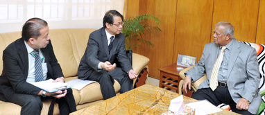Industries Minister for more Japanese investment in automobile sector